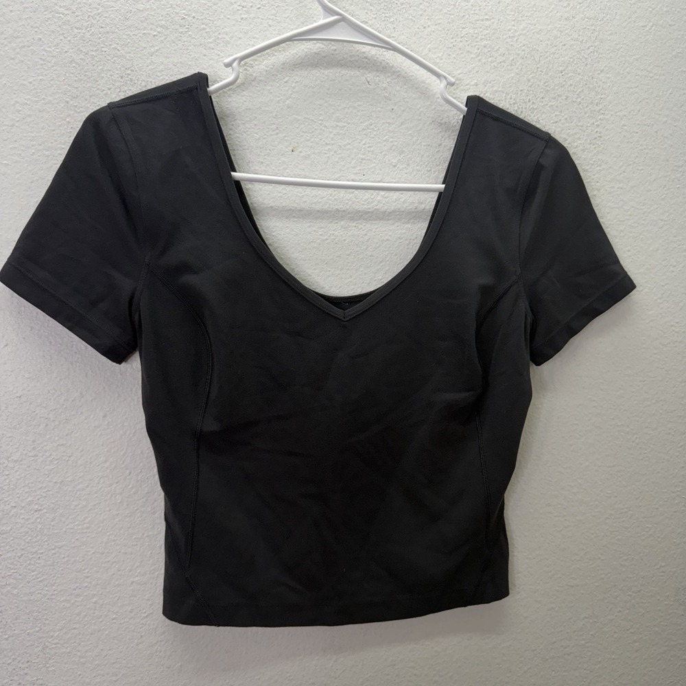 Lululemon Top Womens Size 4 Black Nulu Fabric Minimalist Yoga Crop Baby Tee Gym